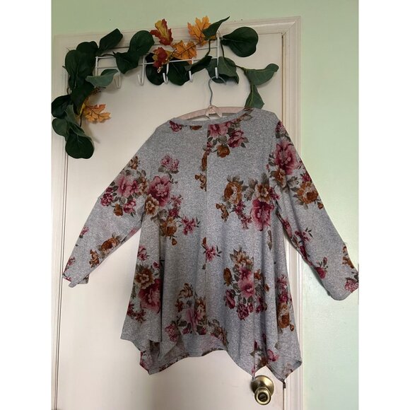 Green Envelope Gray Floral Asymmetrical Hem Tunic Top Women’s Size 2X 3/4 Sleeve - Picture 1 of 10